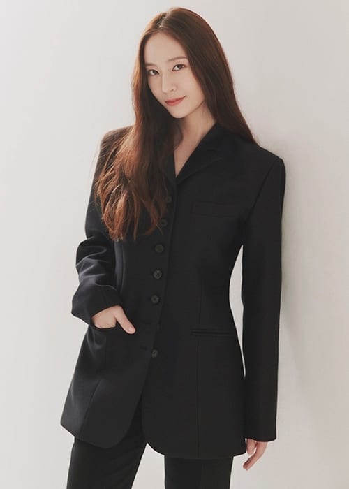 f x  Krystal Leaves SM Entertainment After 10 Years   Signs With H  Entertainment - 51