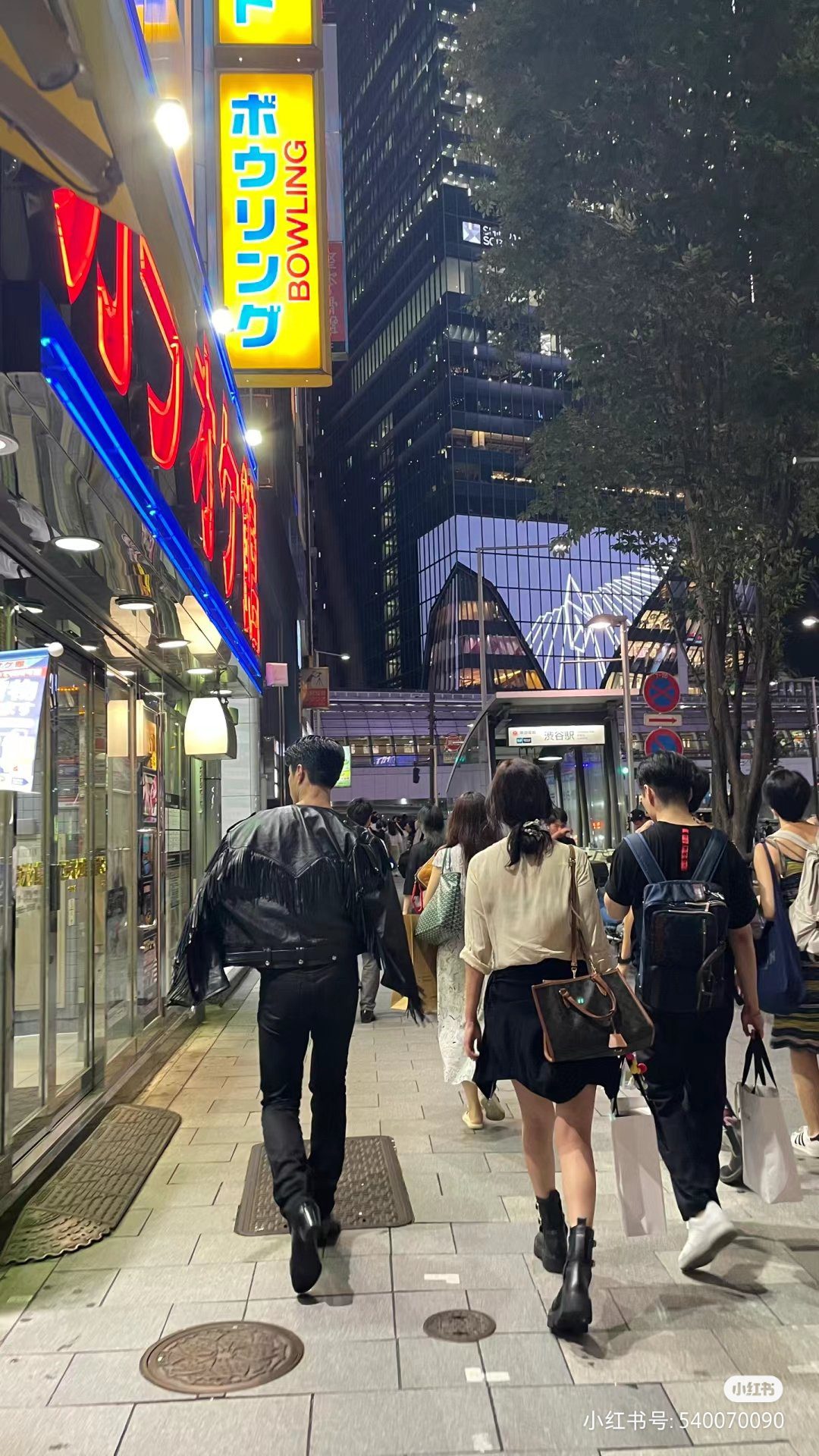 BTS' V and Park Bo Gum Spotted At The Re-Opening of Celine Omotesando in  Tokyo - ELLE SINGAPORE