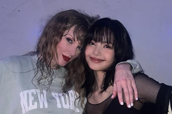 BLACKPINK's Lisa Captures Epic Backstage Moment With Taylor Swift ...
