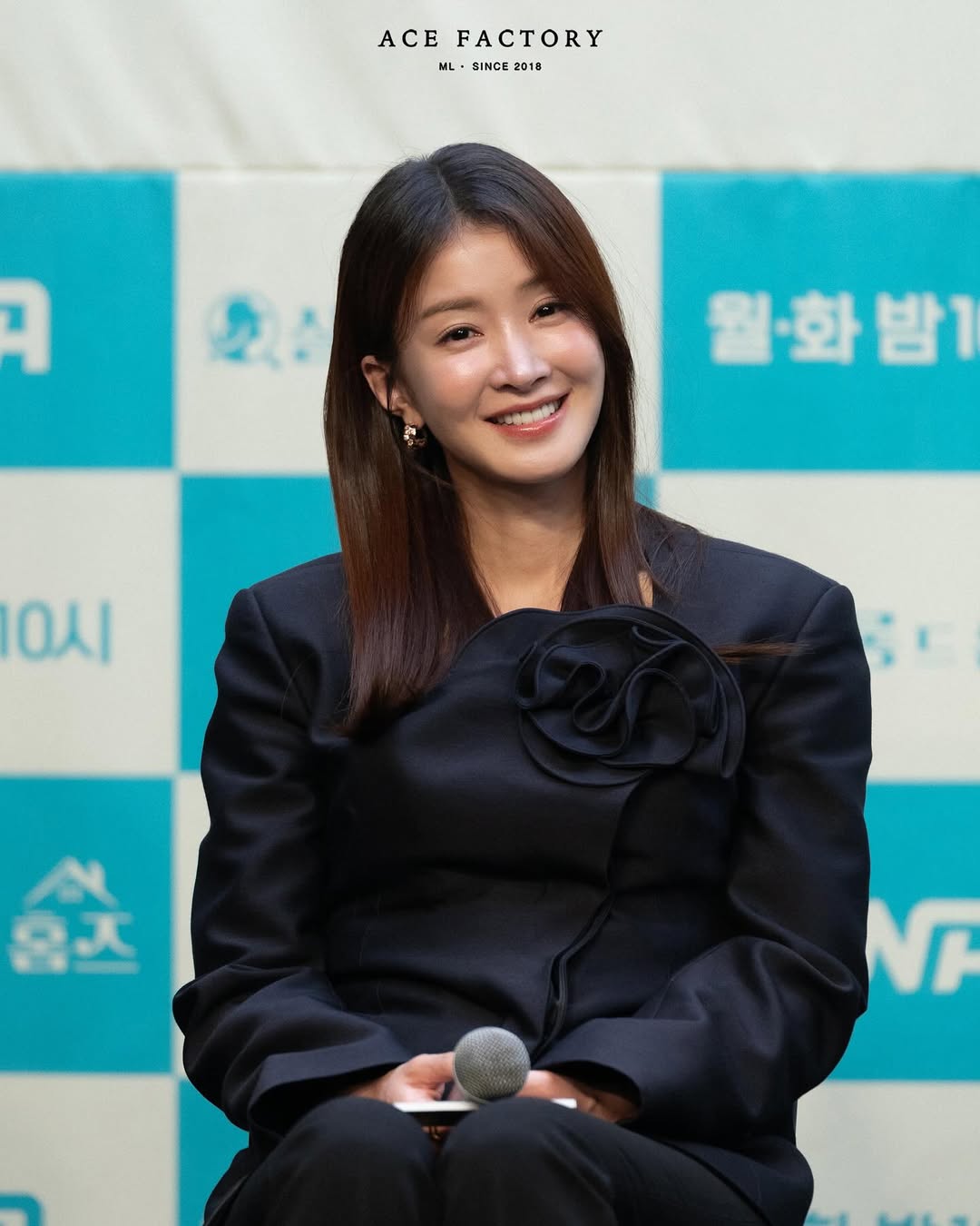 lee si young baby