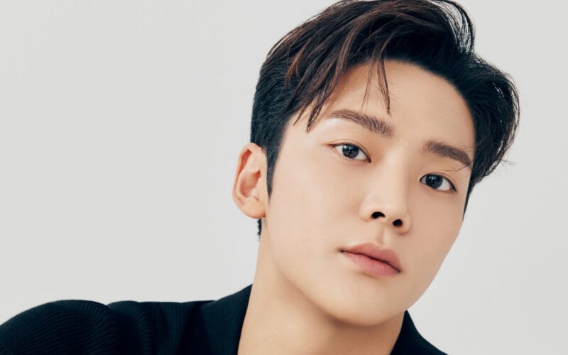 rowoon military enlistment postponed