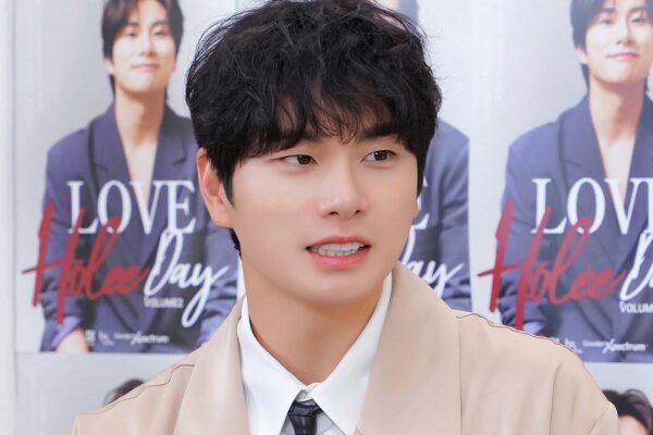 Lee Yi Kyung Scandal Deepens as Accuser Posts Another Set of Explicit DMs