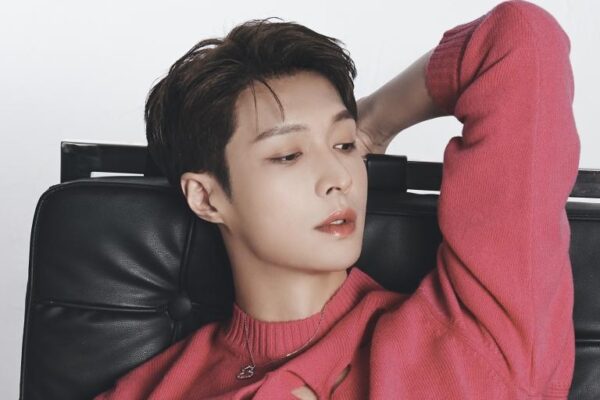 EXO’s Lay Apologizes for Missing Fan Meeting Due to Major China Event