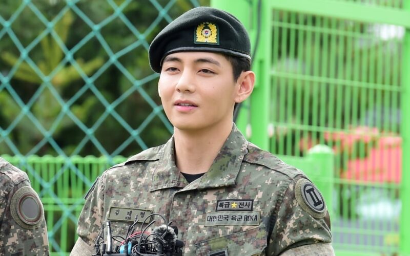 bts v military friend