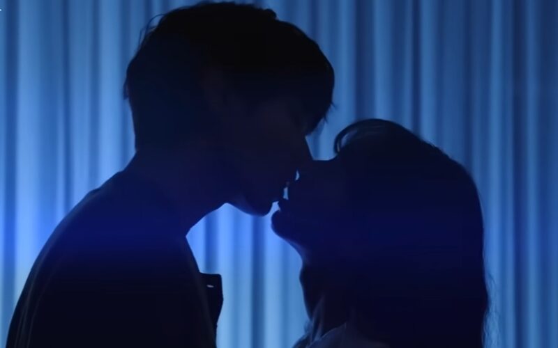 hwang in youp hyeri kiss
