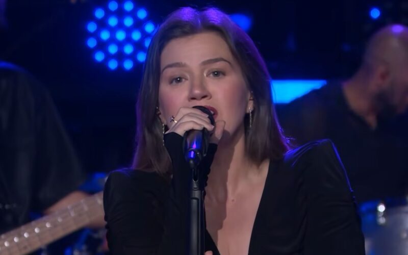 kelly clarkson golden